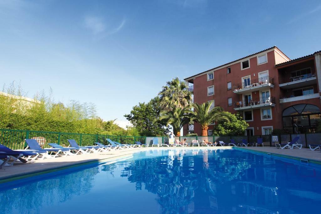 Residence 4 Etoiles Port Marine Sainte-Maxime Exterior photo